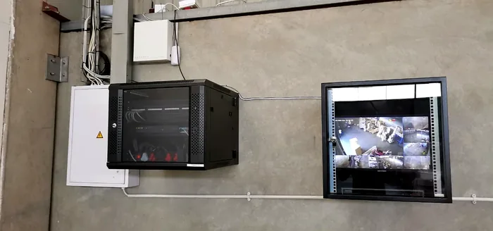 Server and monitor tidiness